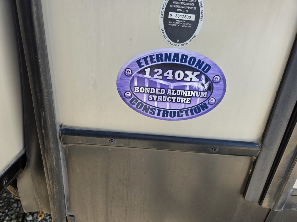 852