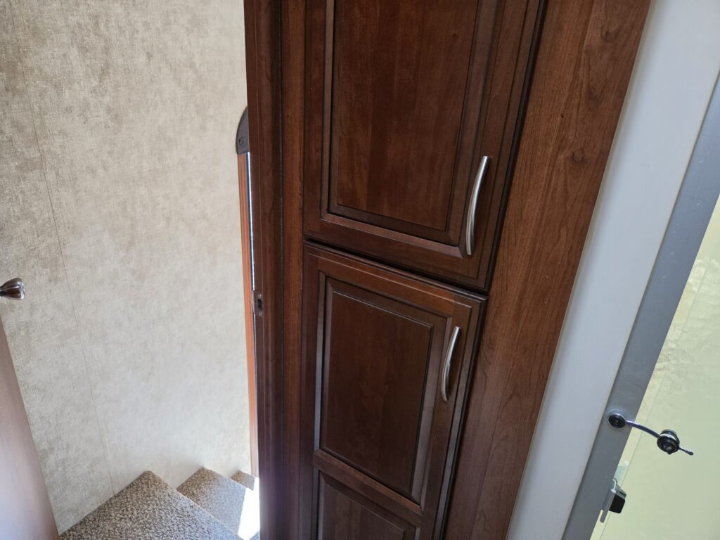865